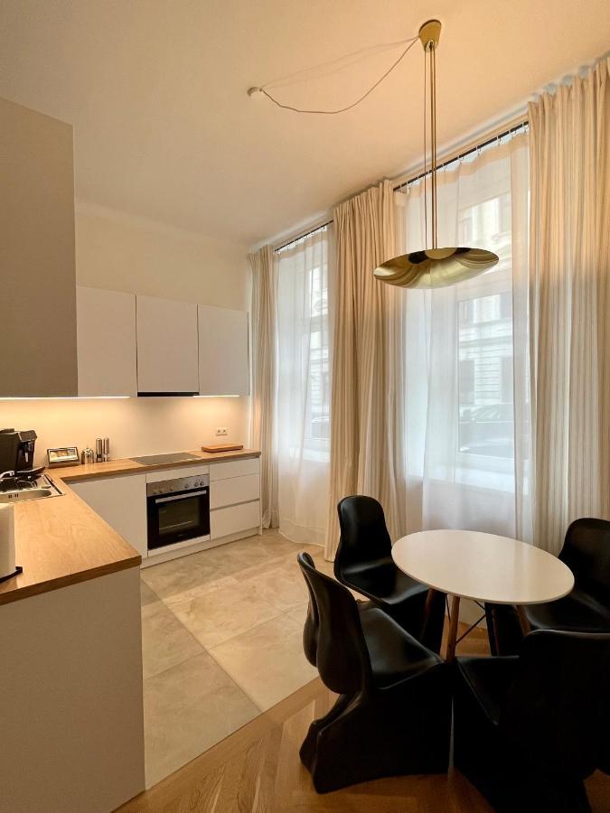 Zentrale Wohlfuehloase Apartment Viena Exterior foto