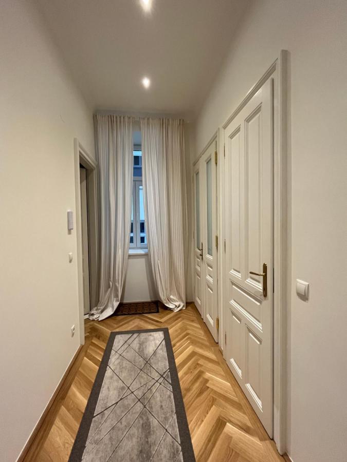 Zentrale Wohlfuehloase Apartment Viena Exterior foto